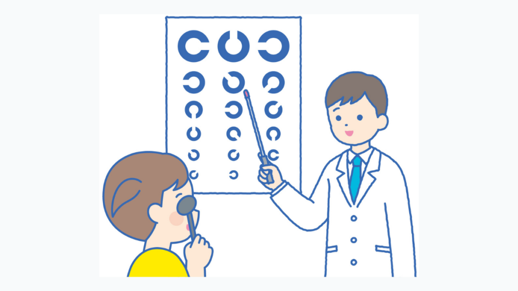 ランドルト環で視力検査を受ける子ども