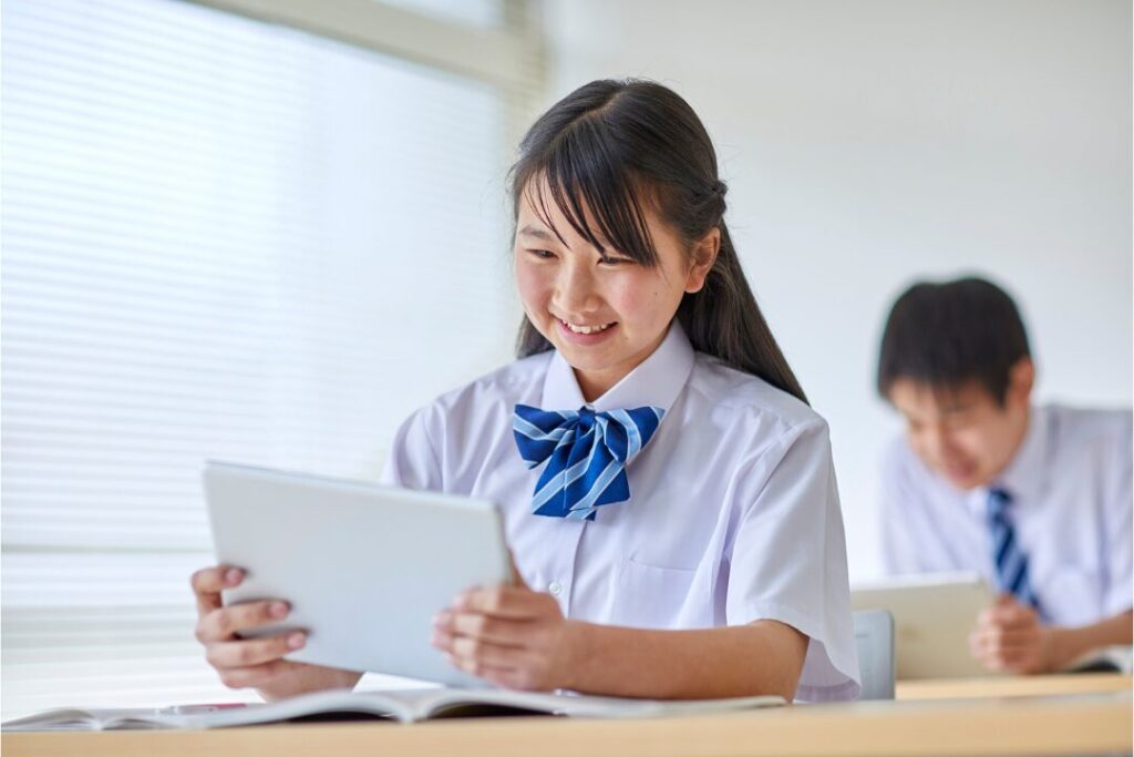 子どもがスマホやタブレットを使うときの距離と姿勢を見直すポイント